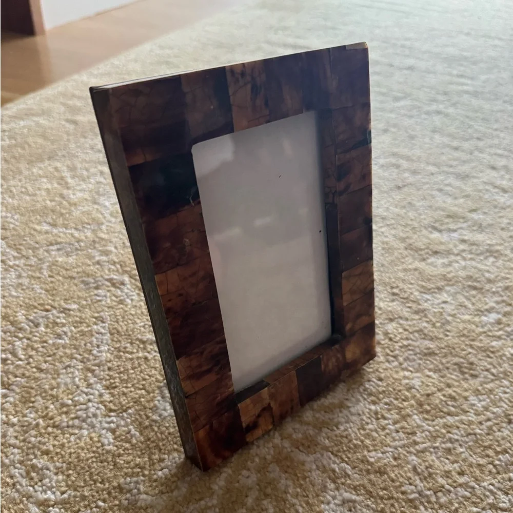 Pottery Barn Mother of Pearl 4x6 frame
